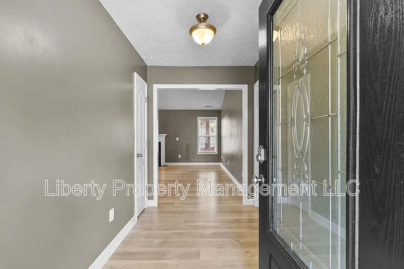 3 bed, 2.0 bath, 2050 sqft, $1,800 — Photo 3