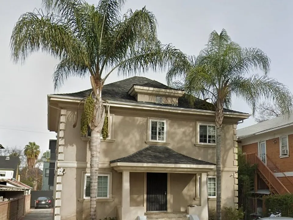 1153 W 37th Pl