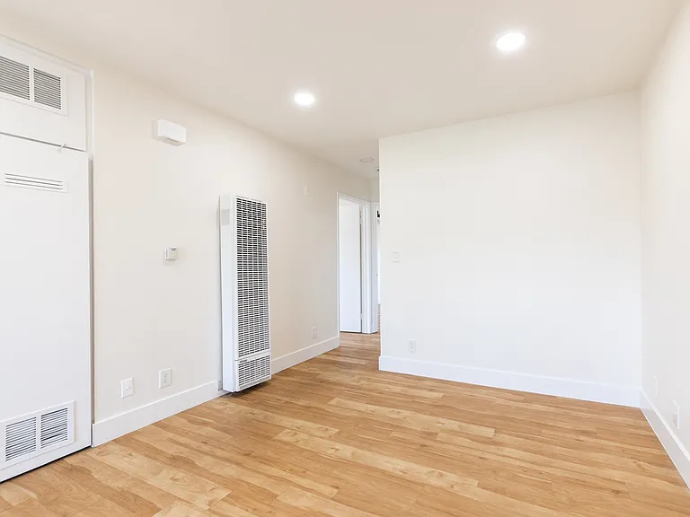 1138 S Grand View St #306 — Photo 8