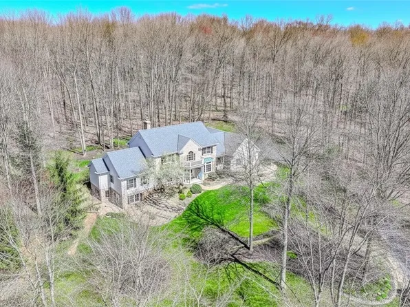 8600 Tamarack Trl, Chagrin Falls, OH 44023