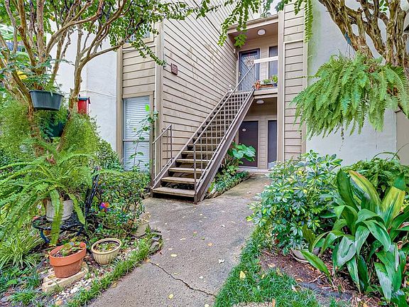 3rd image of 10051 Westpark Dr APT 221