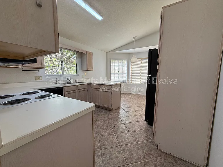 4260 E Rosemonte Dr — Photo 8
