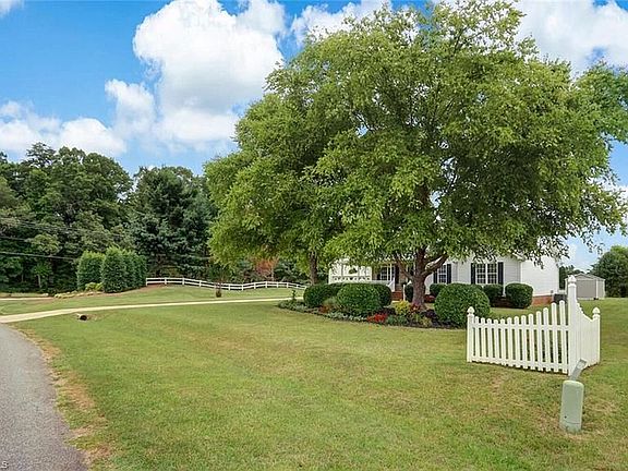 3rd image of 5416 Bryants Way Dr