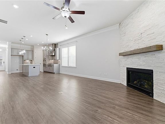 5th image of 2025 Abbey Rd