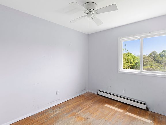 5th image of 17 Gates Ave