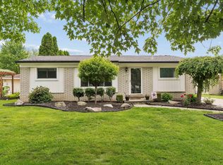 50408 Spruce Dr, Chesterfield, MI 48047