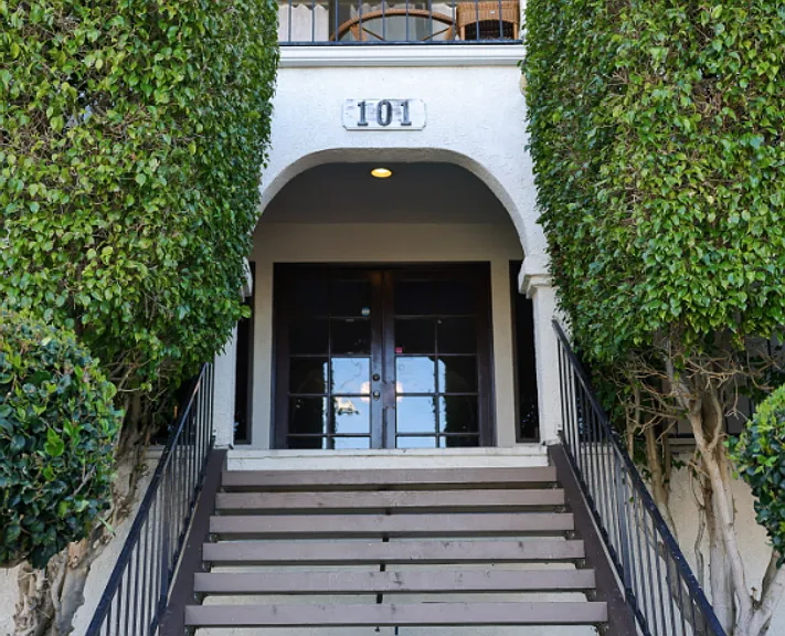 101 W Canada — Photo 12