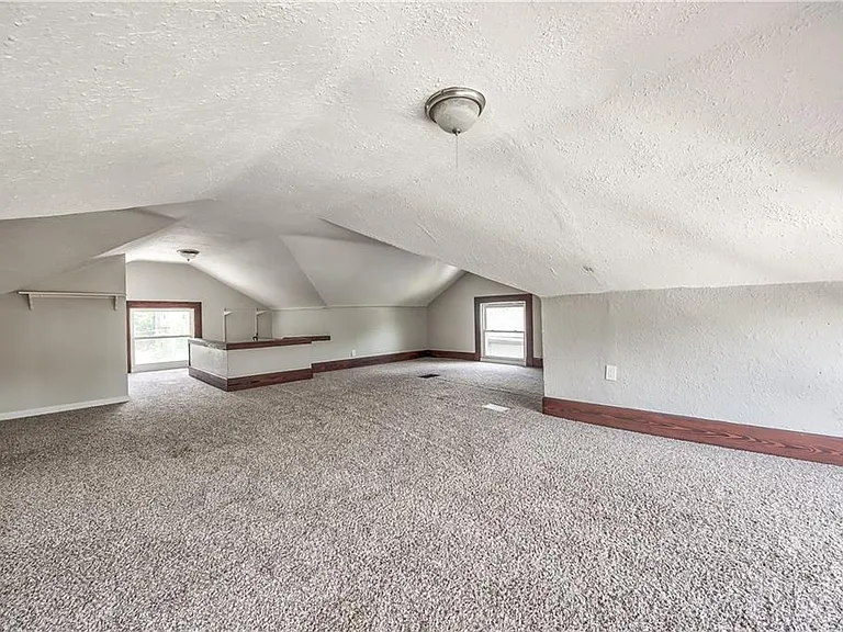 2941 Victor St — Photo 14