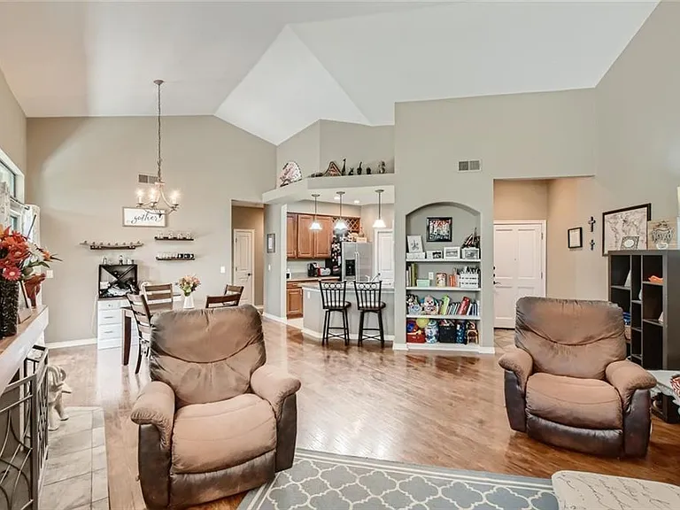 300 San Gabriel Village Blvd #424 — Photo 5