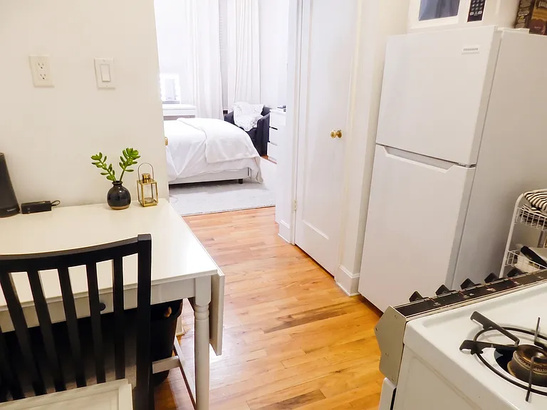 415 W 47th St #2WR — Photo 3