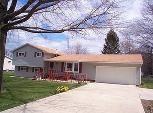 2304 Perry Dr SW, Canton, OH 44706