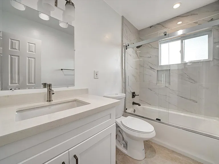 2040 S Sherbourne Dr — Photo 13