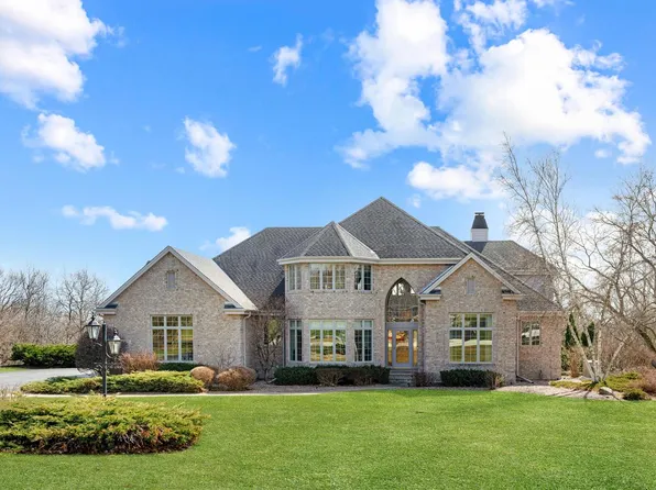 W306N2643 Woods Edge COURT, Pewaukee, WI 53072