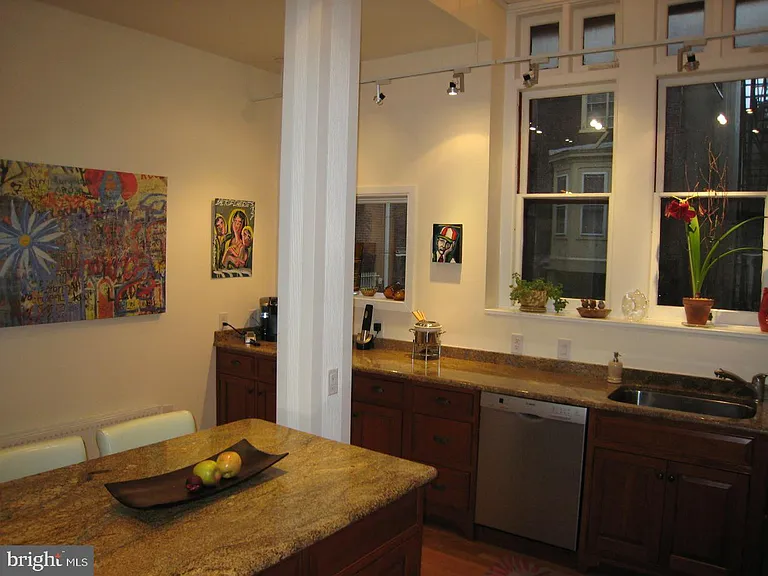 235 S 21st St #1F — Photo 19