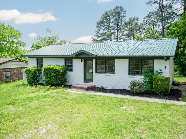 634 Woodburn Dr, Fayetteville, NC 28311