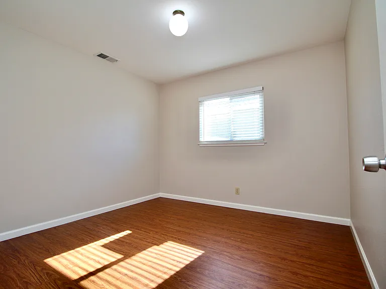 1358 Henderson Ln — Photo 5
