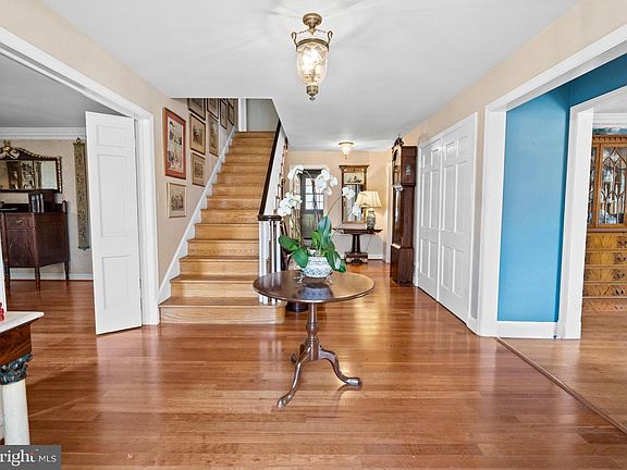 2nd image of 7215 Helmsdale Rd