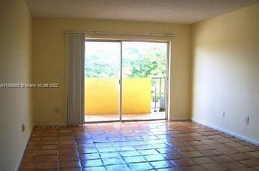 2nd image of 300 NE 125th St APT 302