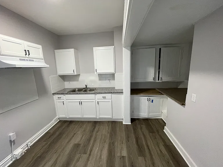 717 Monroe Ave — Photo 6