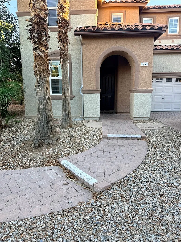 3 bed, 2.5 bath, 1599 sqft, $2,000 — Photo 1
