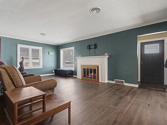 2nd image of 1009 W Delaware Ave