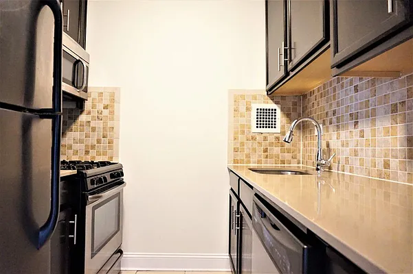 Rented by HOME RESIDENTIAL LLC | media 7