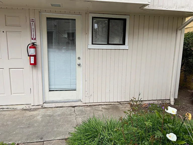 1911B Berkeley Way — Photo 4