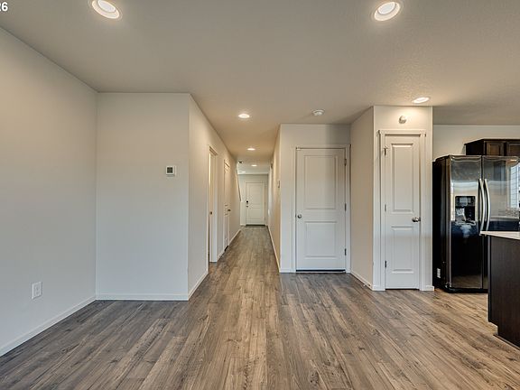 4th image of 2102 S Sandhill Way