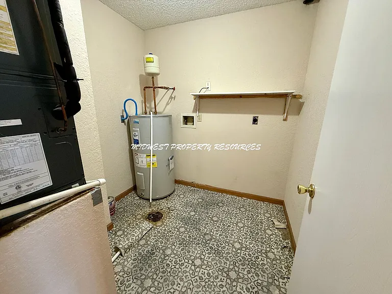 503 N Austin St — Photo 17