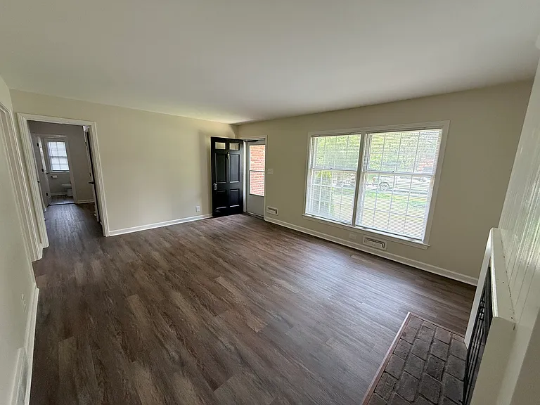 8504 Charing Cross Rd — Photo 3
