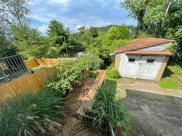 2227 Lehigh St — Photo 16