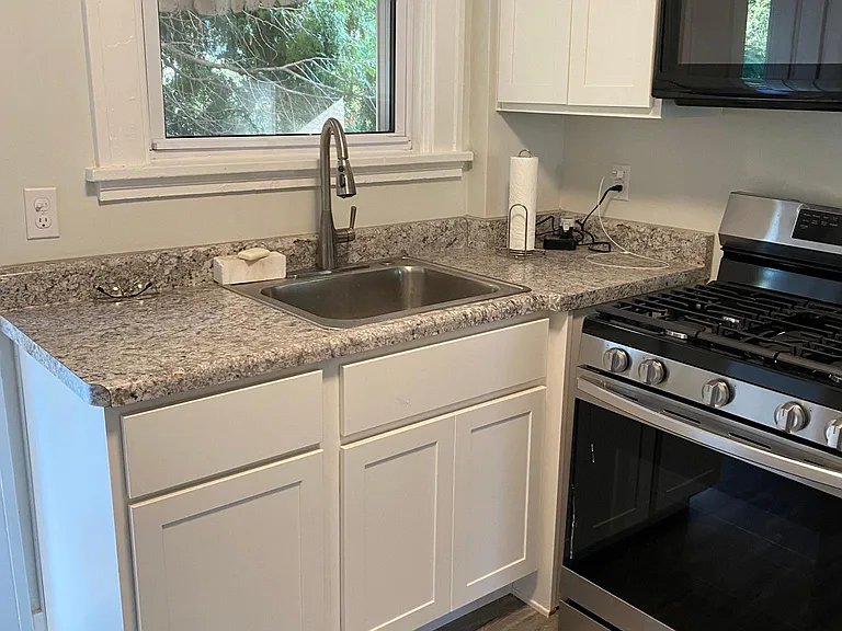 216 Catskill Ave — Photo 6