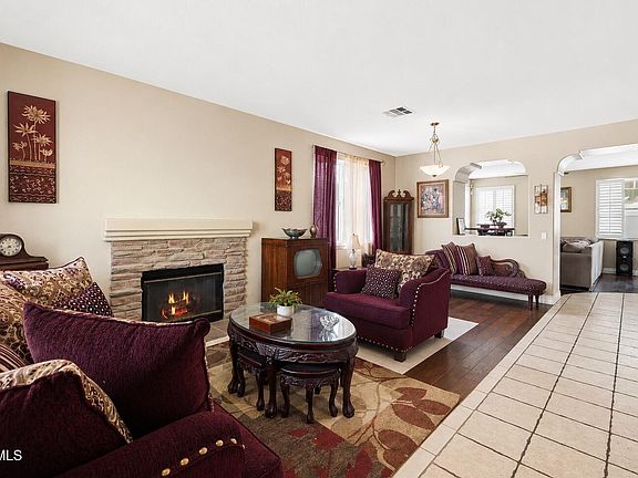 2nd image of 39215 Chantilly Ln