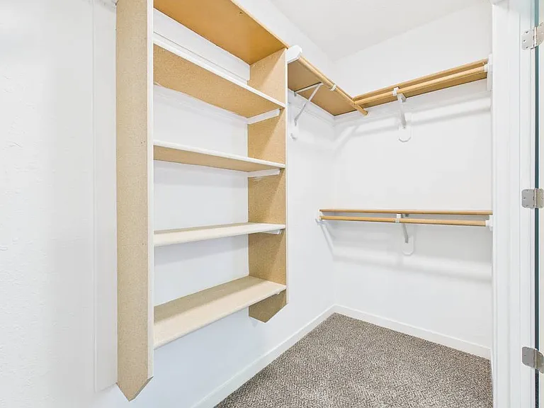 1206 Foxridge Dr — Photo 36