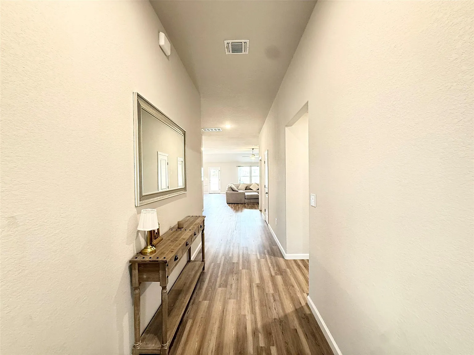 4 bed, 3.0 bath, 2322 sqft, $2,400 — Photo 3