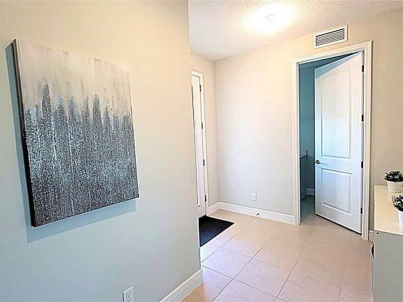 5th image of 127 Okeeffe Cir