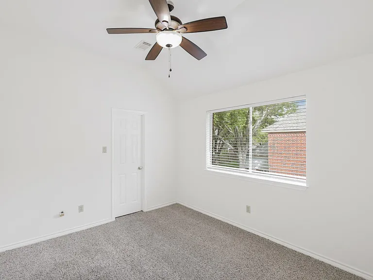 210 Wilkins Xing — Photo 30