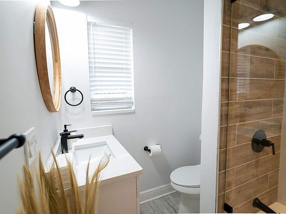 3rd image of 4603 N 38th St #1/2