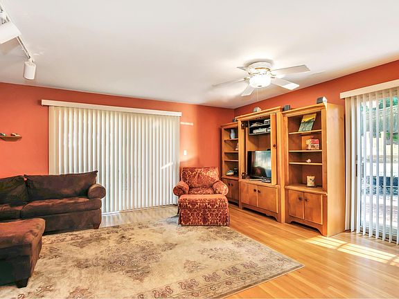2nd image of 22 Donna Dr