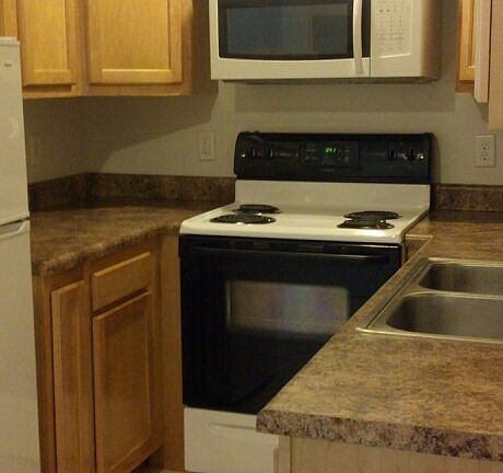 2nd image of 1430 Sunnycrest Rd #1A