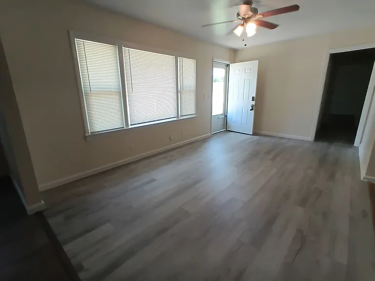 1405 Sandra Dr — Photo 4