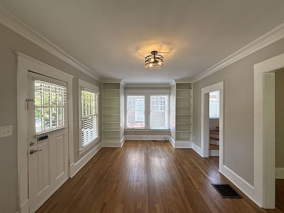 3rd image of 421 Hawthorne Ln