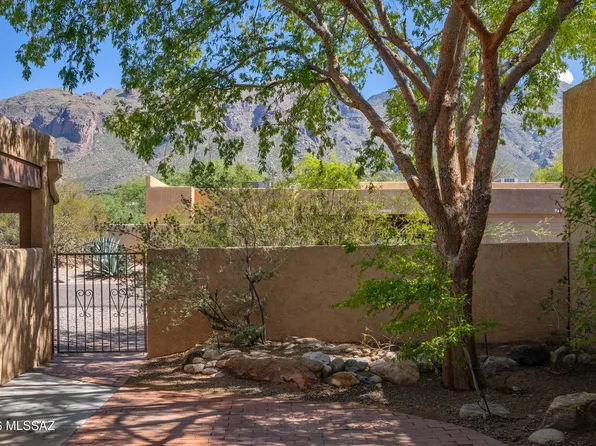 6533 N Foothills Dr, Tucson, AZ 85718