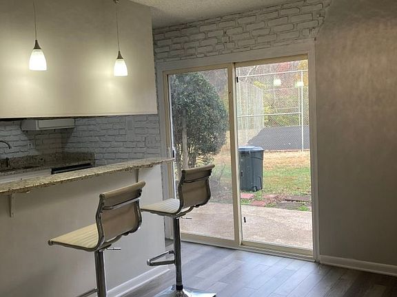 3rd image of 210 Hickory Plz #54