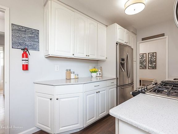 4th image of 26-21 Union St #6H