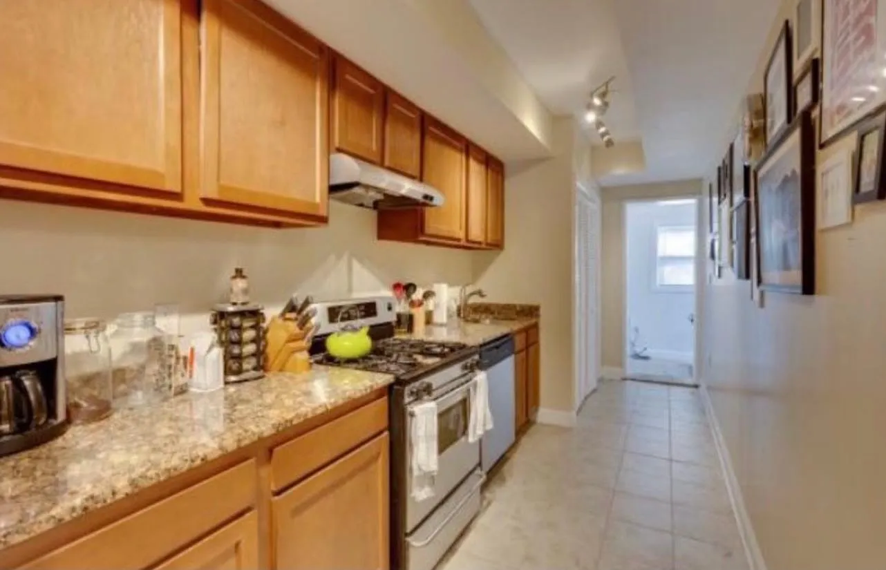 1223 Orren St NE — Photo 3