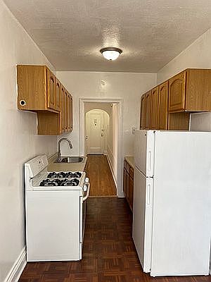 5th image of 32-16 Crescent St #6K