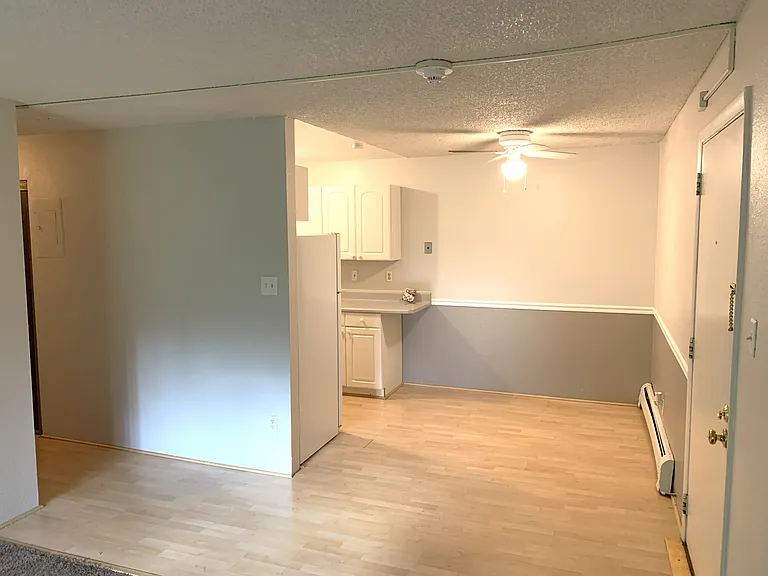 1350 Golden Cir #202 — Photo 4