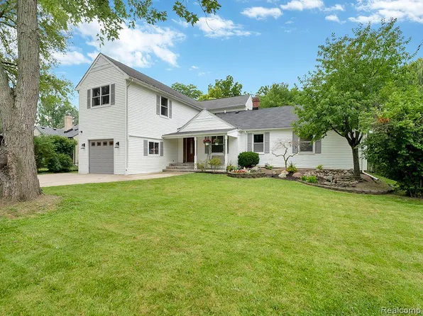 21222 Meridian Rd, Grosse Ile, MI 48138
