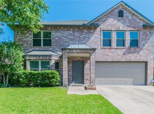 221 Menlo Park Dr, Arlington, TX 76002